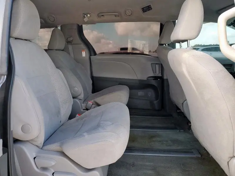 2017 TOYOTA SIENNA   