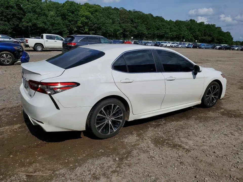 2018 TOYOTA CAMRY SE  