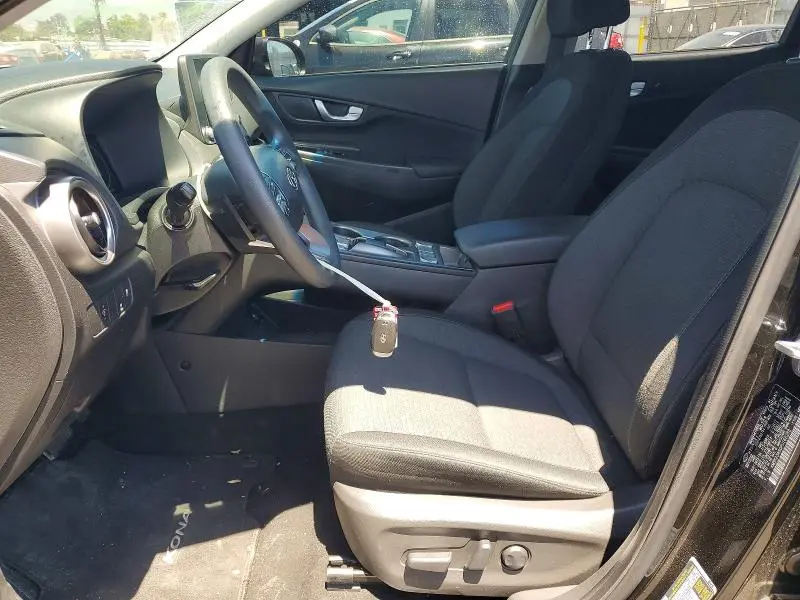2023 HYUNDAI KONA SE  