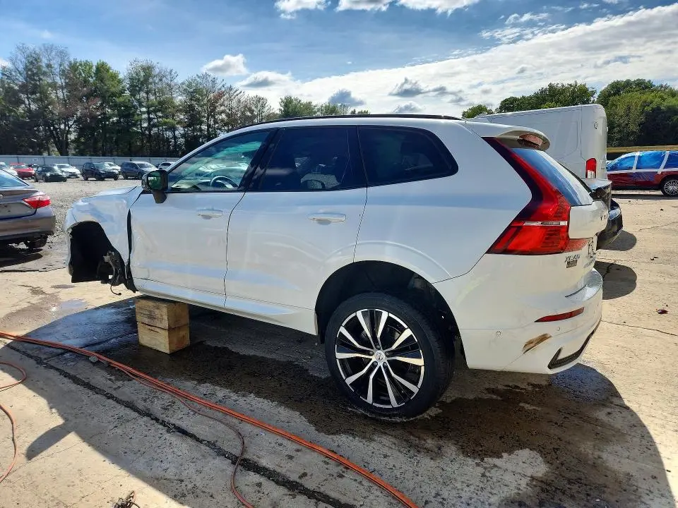 2025 VOLVO XC60 PLUS  