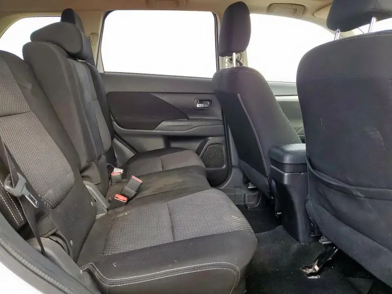 2017 MITSUBISHI OUTLANDER SE  