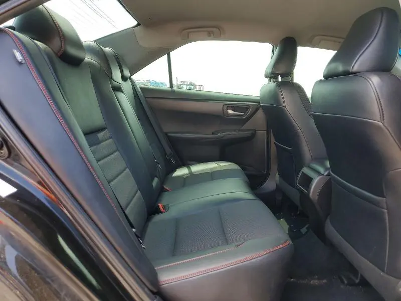 2016 TOYOTA CAMRY SE  