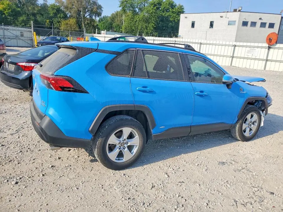 2021 TOYOTA RAV4 XLE  