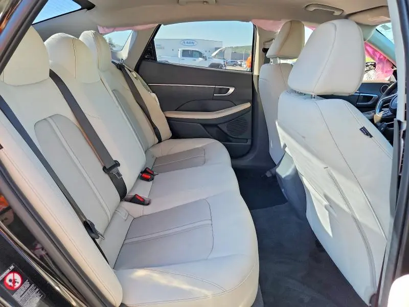 2023 HYUNDAI SONATA SE  