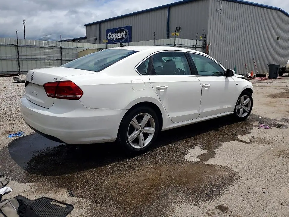 2015 VOLKSWAGEN PASSAT S  