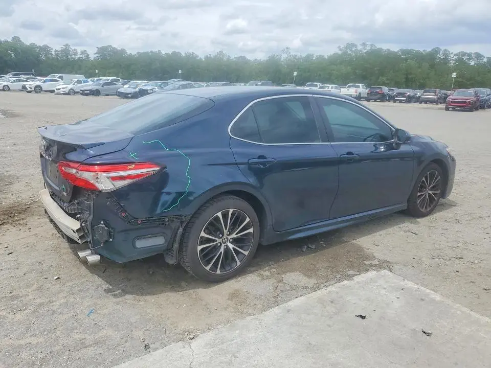 2018 TOYOTA CAMRY SE  