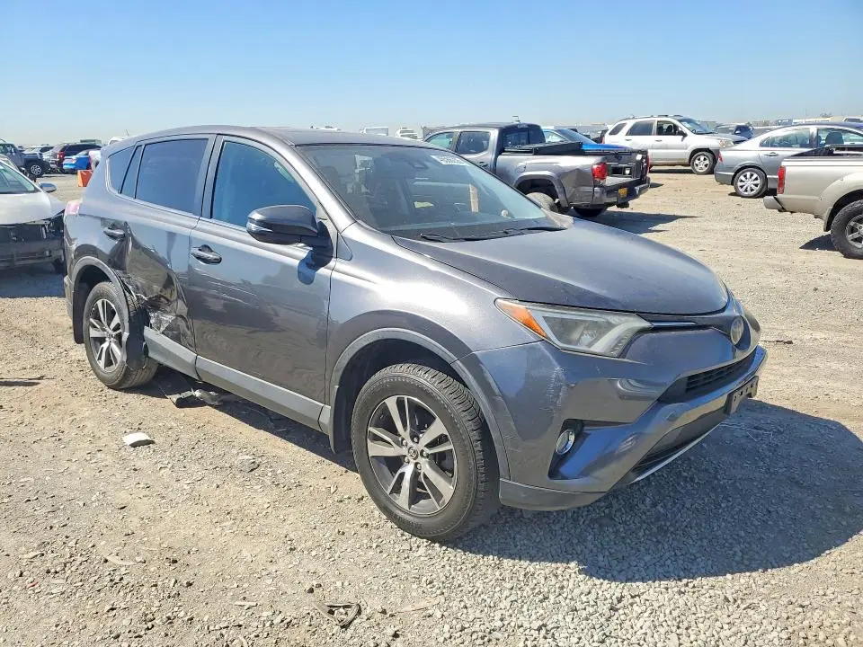 2018 TOYOTA RAV4 XLE  
