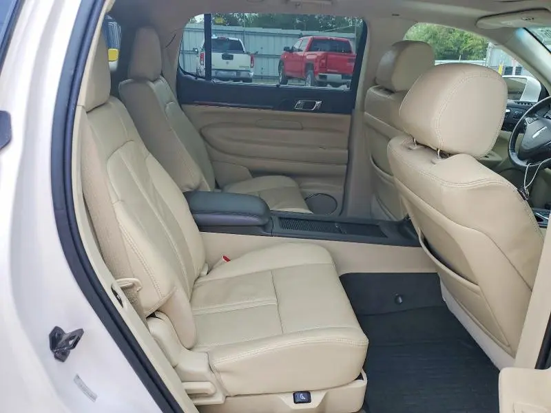 2015 LINCOLN MKT   
