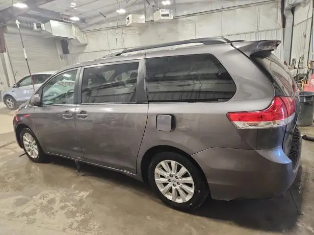 2013 TOYOTA SIENNA LE  