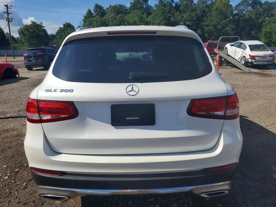 2017 MERCEDES-BENZ GLC 300  
