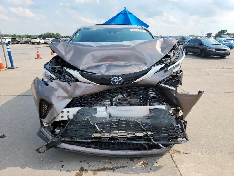 2022 TOYOTA SIENNA XSE  