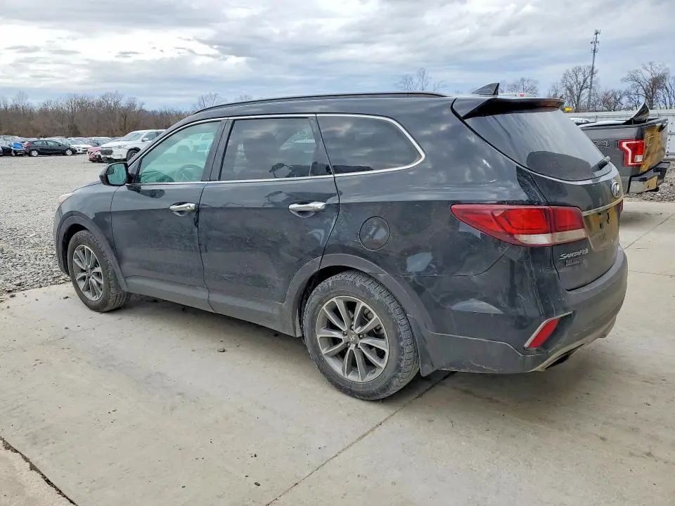 2018 HYUNDAI SANTA FE SE  