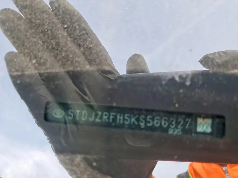 2019 TOYOTA HIGHLANDER SE  