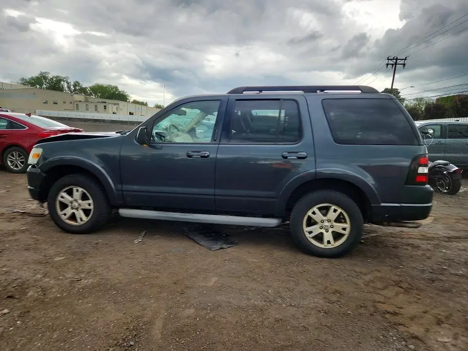 2010 FORD EXPLORER XLT  
