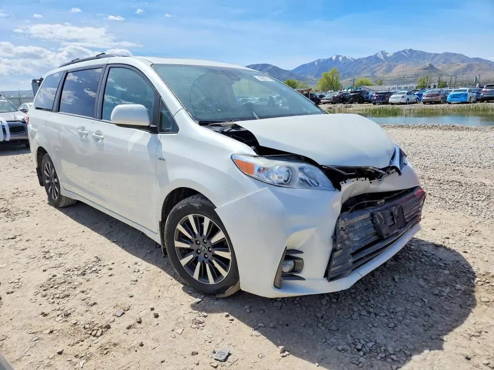 2018 TOYOTA SIENNA XLE PREMIUM 7-PASSENGER  