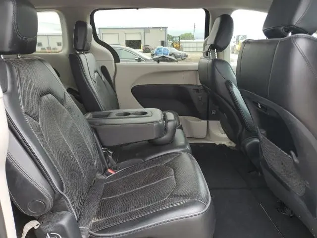2017 CHRYSLER PACIFICA LIMITED  