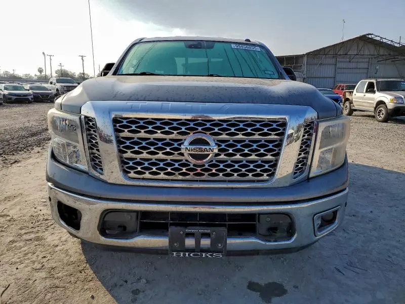 2017 NISSAN TITAN SV  