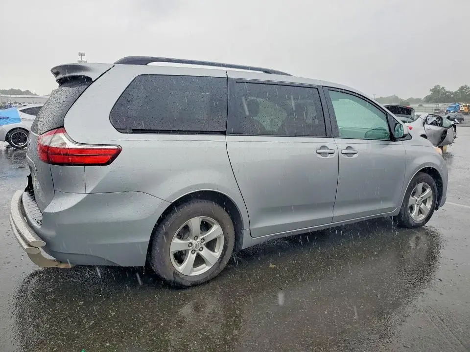 2015 TOYOTA SIENNA LE  
