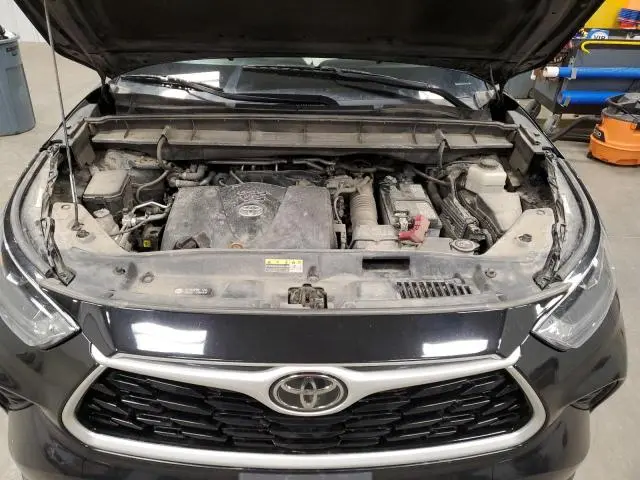 2021 TOYOTA HIGHLANDER XLE  