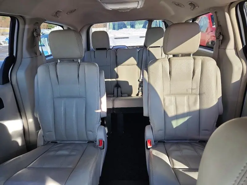 2015 CHRYSLER TOWN & COUNTRY LX  