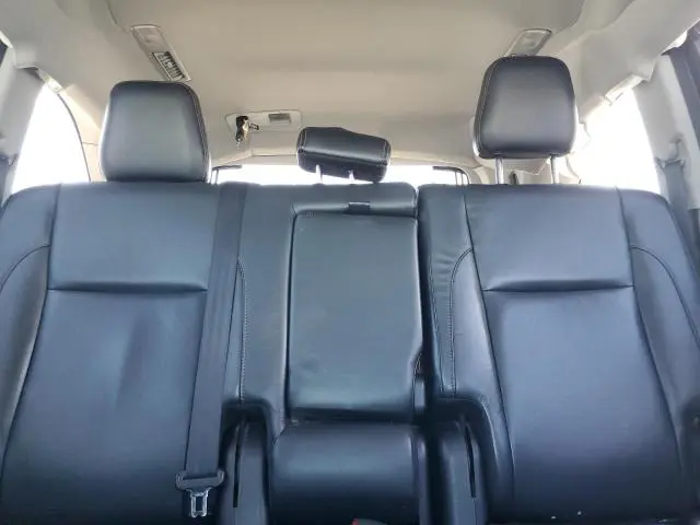 2018 TOYOTA HIGHLANDER SE  