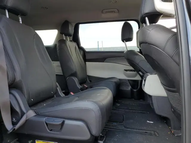 2024 KIA CARNIVAL LX  