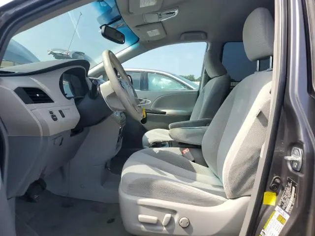 2013 TOYOTA SIENNA LE  