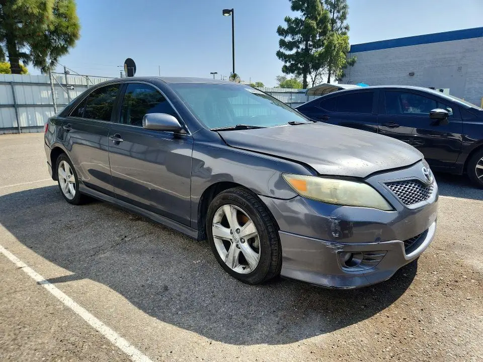 2011 TOYOTA CAMRY SE  