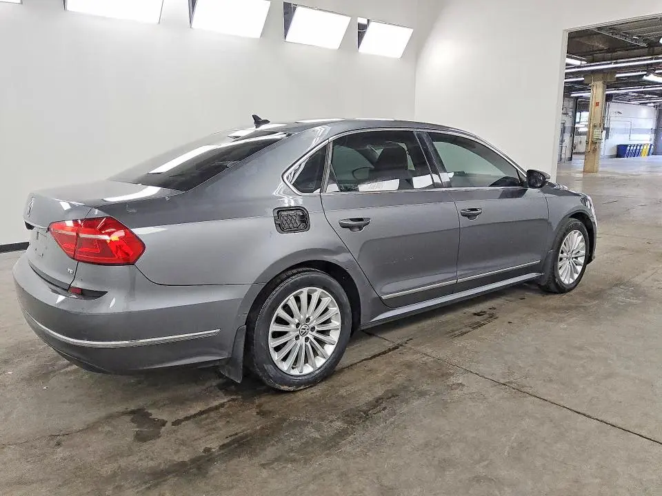 2016 VOLKSWAGEN PASSAT SE  