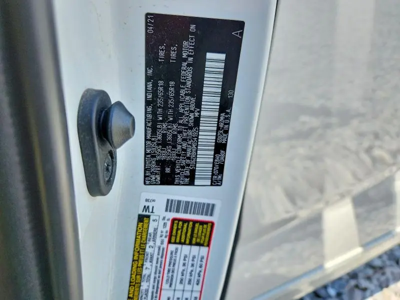 2021 TOYOTA HIGHLANDER XLE  