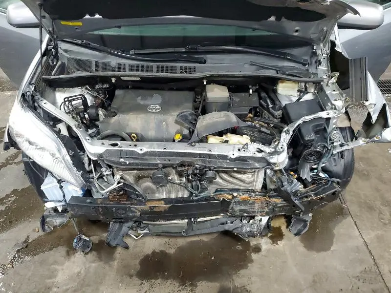 2016 TOYOTA SIENNA XLE PREMIUM 8-PASSENGER  