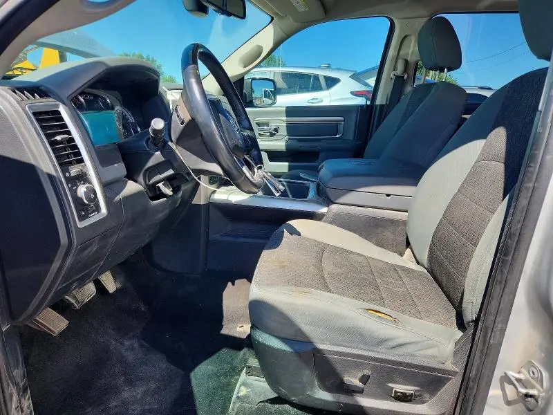 2016 RAM 1500 SLT  