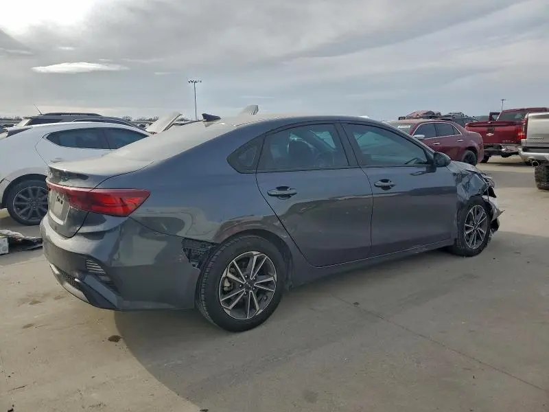2023 KIA FORTE LX  