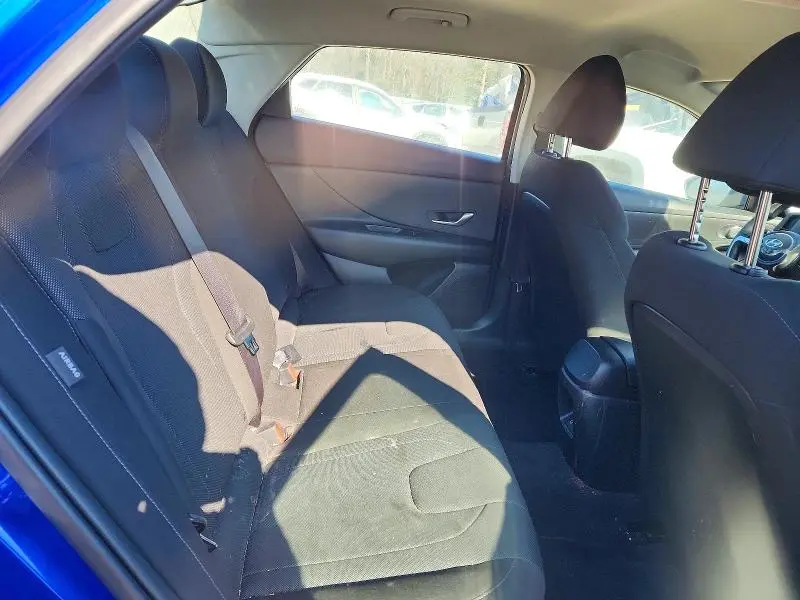 2024 HYUNDAI ELANTRA SE  