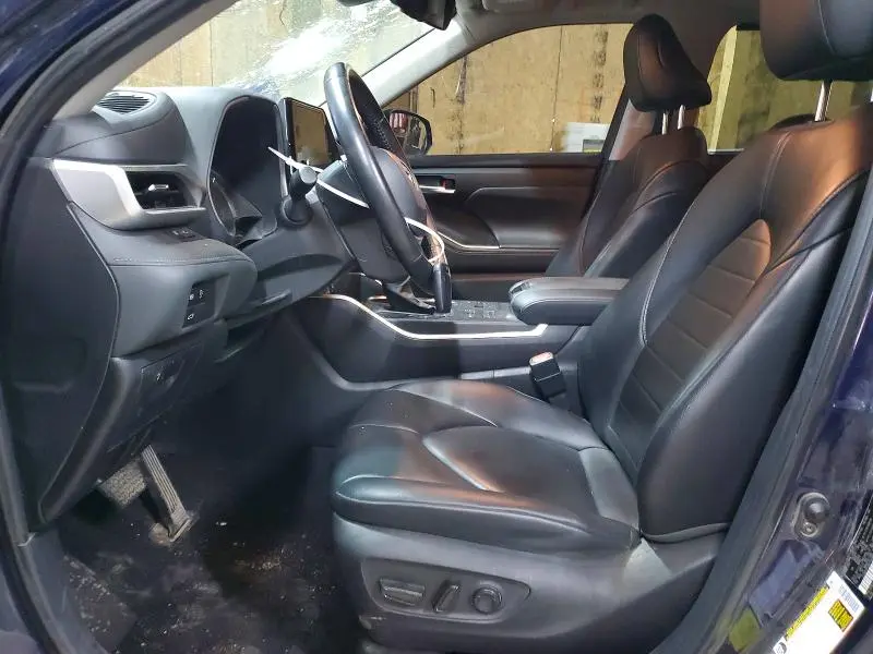2024 TOYOTA HIGHLANDER XLE  