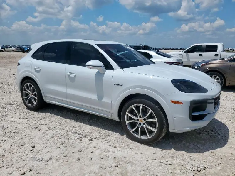 2024 PORSCHE CAYENNE E-HYBRID  