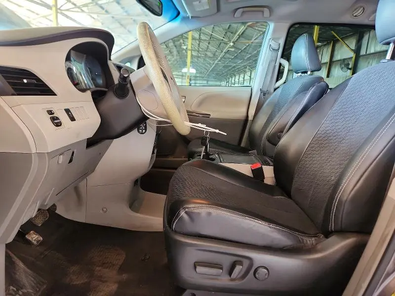 2014 TOYOTA SIENNA SPORT  