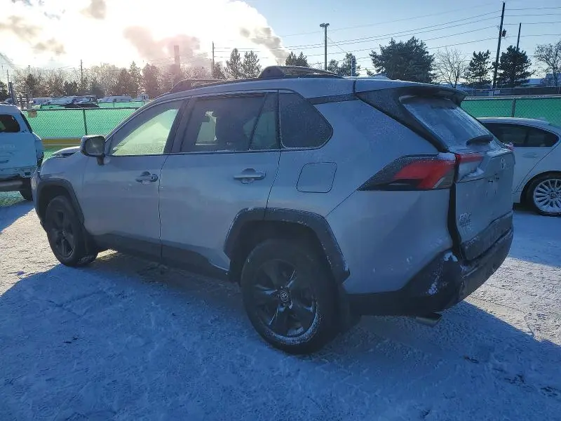 2021 TOYOTA RAV4 XLE  