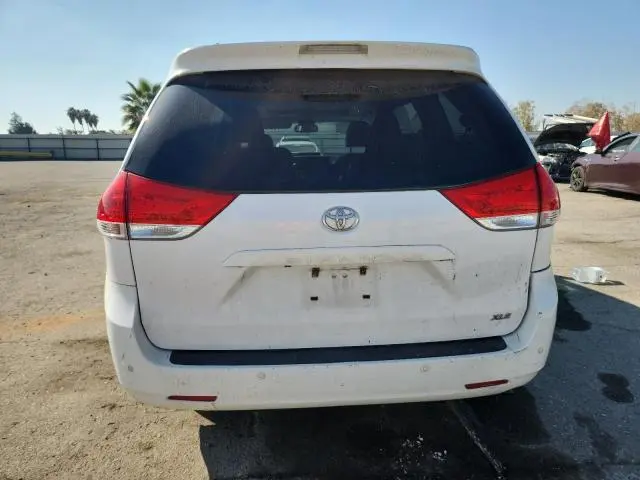 2013 TOYOTA SIENNA XLE  