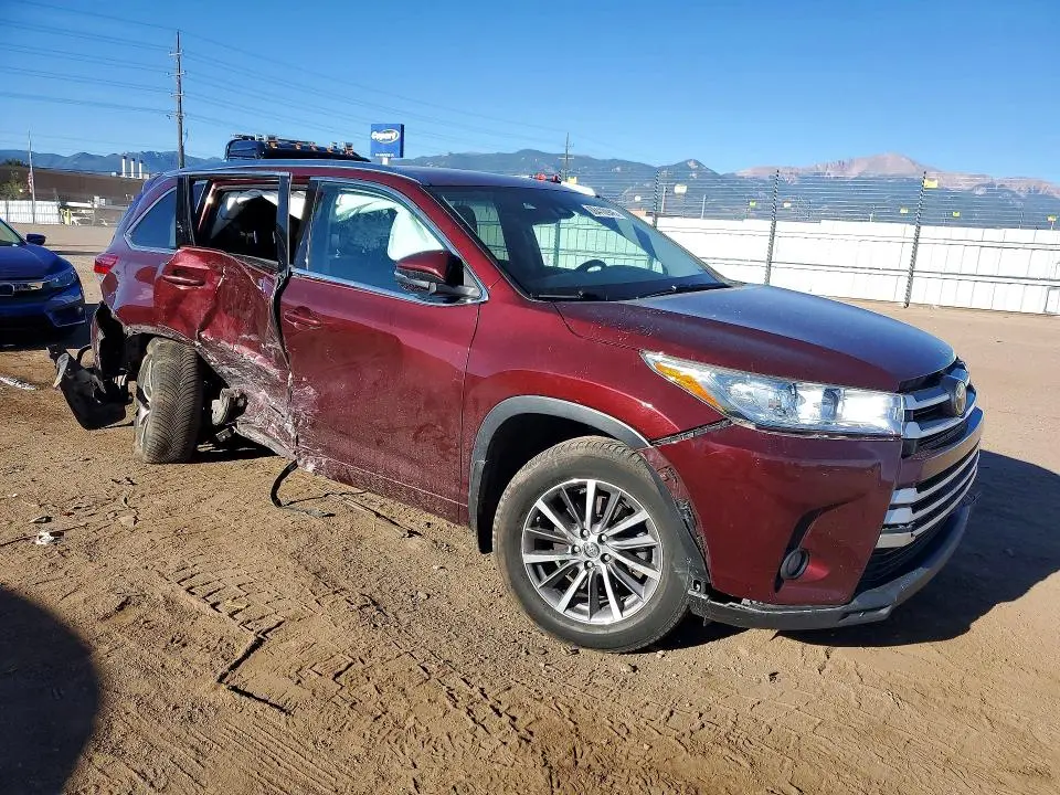 2017 TOYOTA HIGHLANDER XLE  