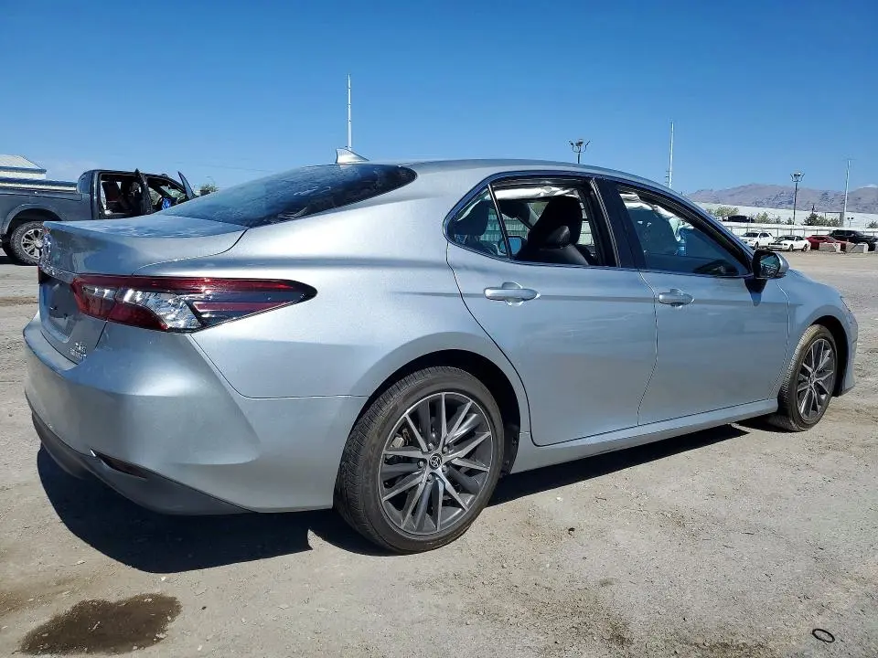 2023 TOYOTA CAMRY XLE  