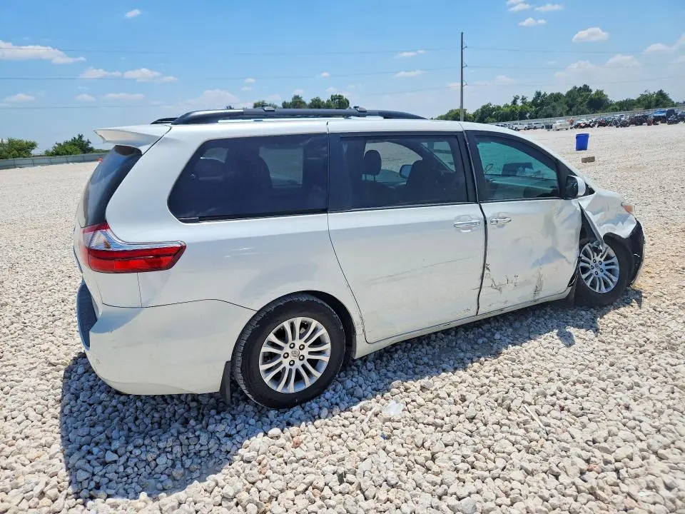 2016 TOYOTA SIENNA XLE 8-PASSENGER  