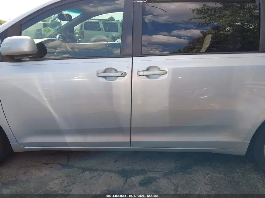 2016 TOYOTA SIENNA LE 7 PASSENGER