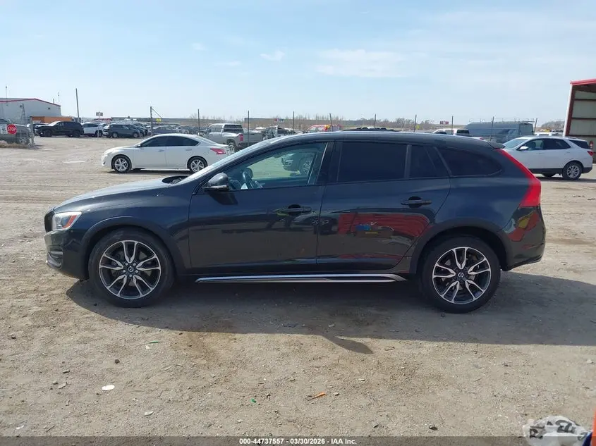 2015 VOLVO V60 CROSS COUNTRY T5 PLATINUM