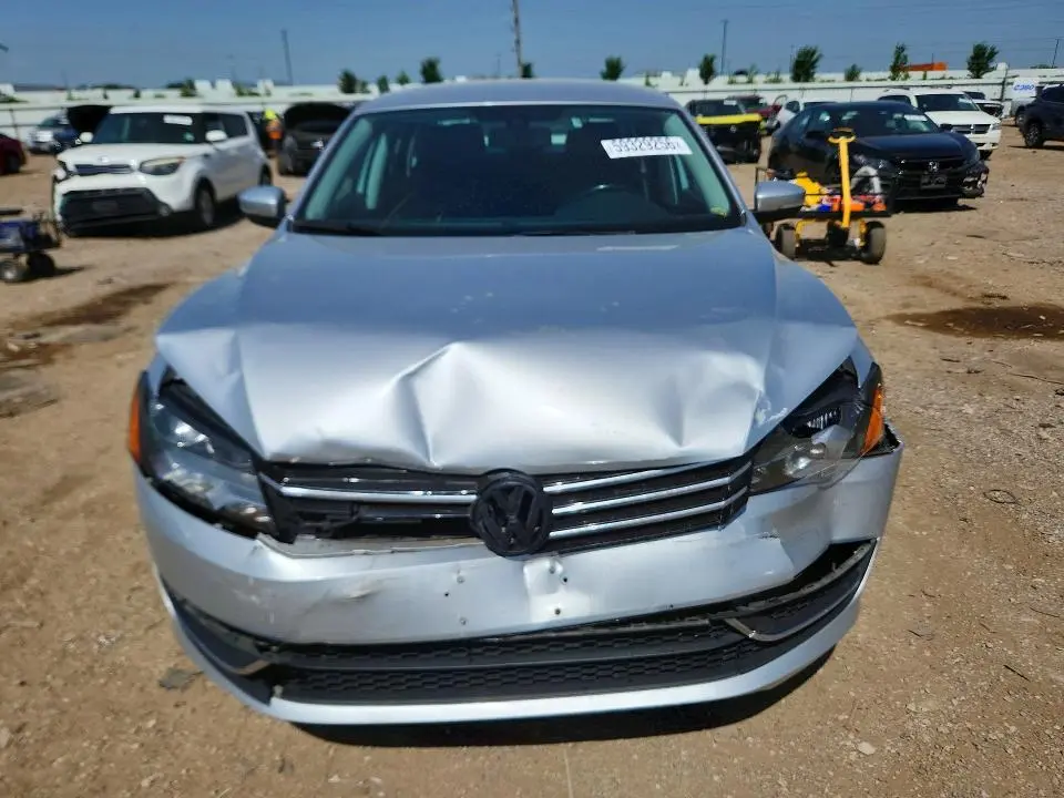 2015 VOLKSWAGEN PASSAT SE  