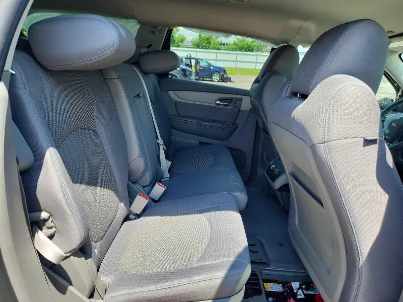 2014 CHEVROLET TRAVERSE LS  