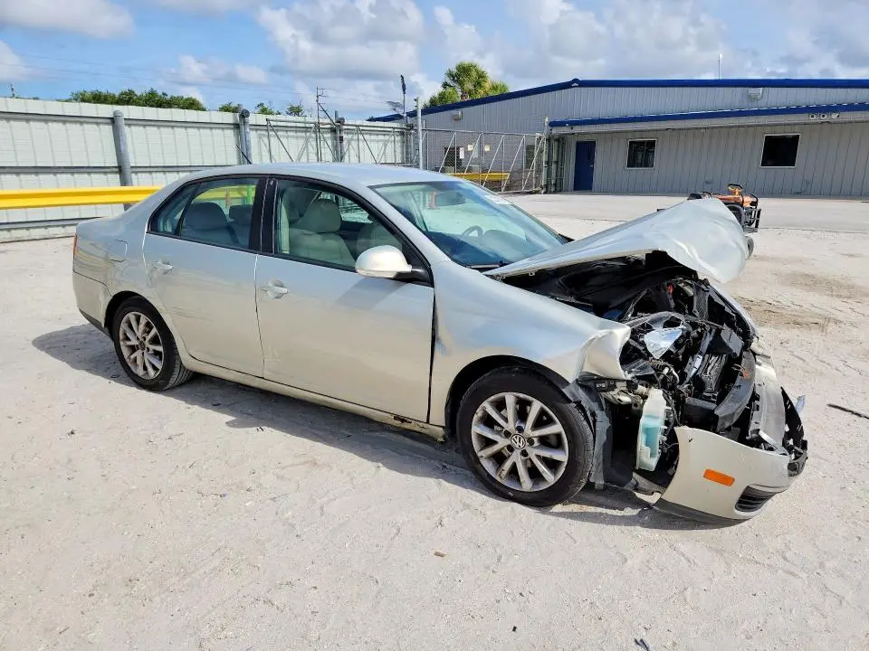 2010 VOLKSWAGEN JETTA LIMITED  