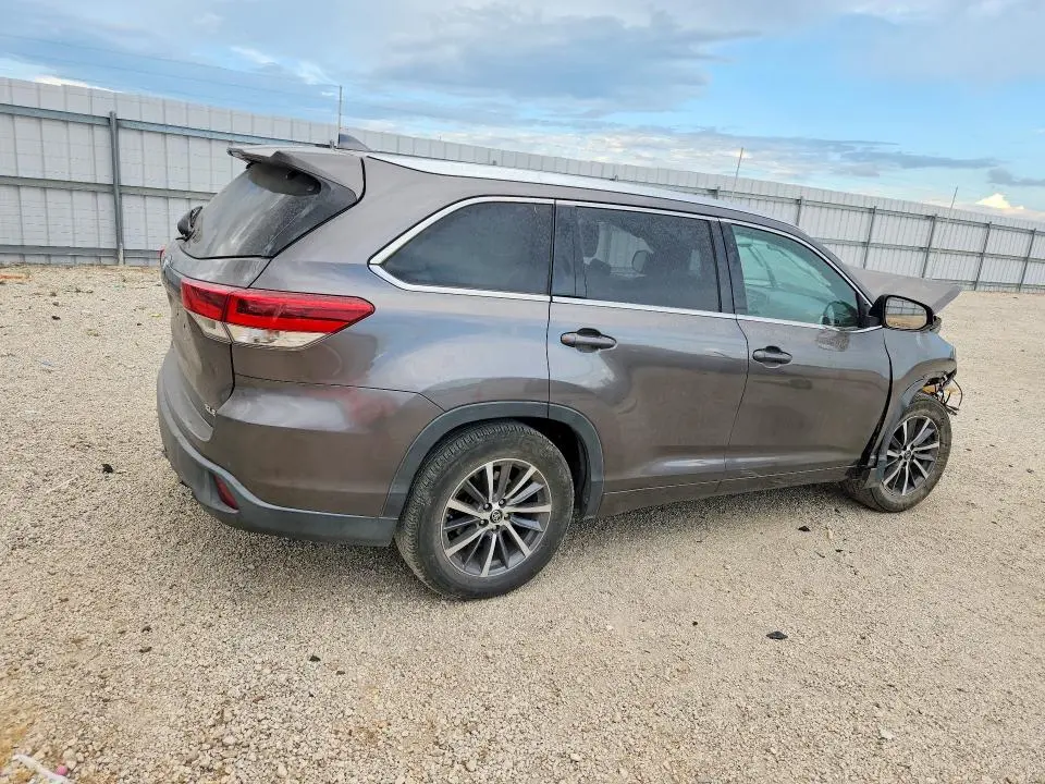 2018 TOYOTA HIGHLANDER XLE  