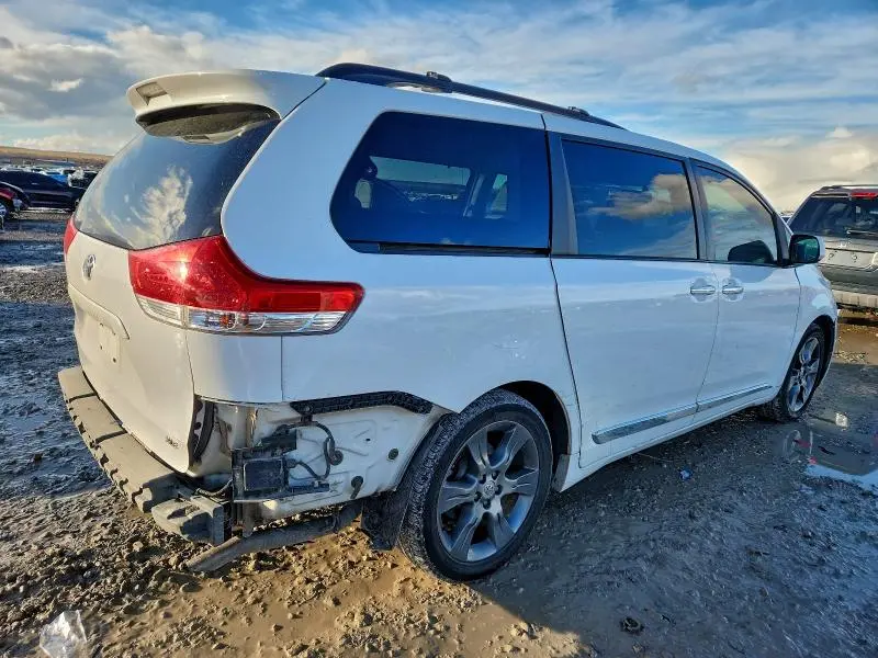 2013 TOYOTA SIENNA XLE  