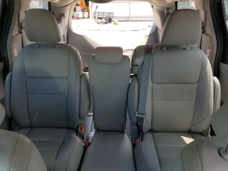 2020 TOYOTA SIENNA XLE 8-PASSENGER  